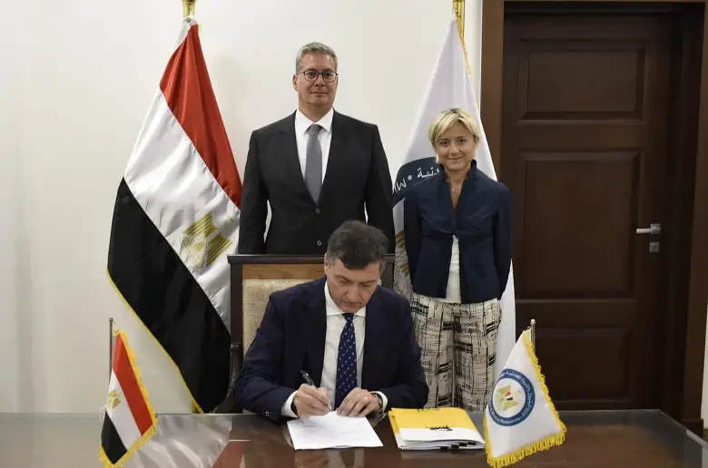 إيني الايطالية تعلن تكثيف أعمالها بمناطق امتيازها بمصر